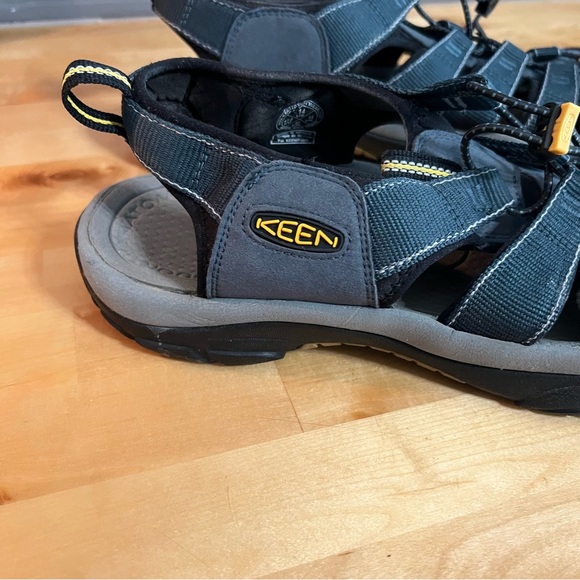 Keen Men's Newport H2 Sandal Navy Medium Gray Size 14 Bungee Cinch Toe Protect - Picture 6 of 7